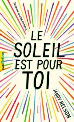 Le titre de l'ouvrage "Le soleil est pour toi" apparaît au milieu de rayons colorés. 