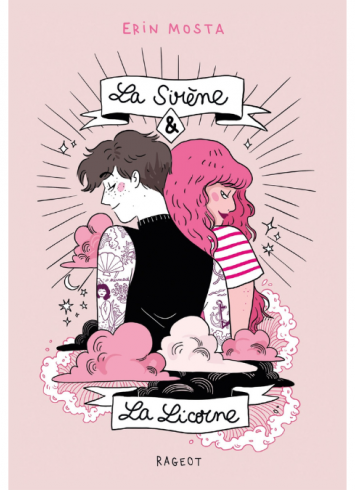 Deux jeunes filles se sourient. L'une a les cheveux roses, et un tee shirt à motif marinière rose. L'autre à des cheveux courts bruns, elle porte un débardeur noir et des tatouages de sirènes et de symboles marins sur les bras.